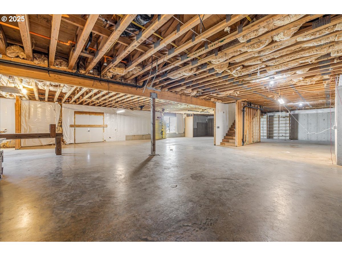 18925 Northeast Jaquith Road Newberg, OR 97132 - Photo 22 of 27 a view of a water heater room