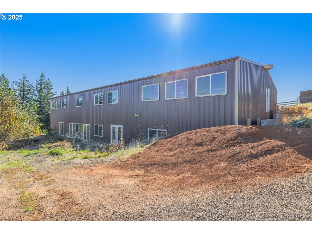 18925 Northeast Jaquith Road Newberg, OR 97132 - Photo 25 of 27 a backyard of a house with large trees