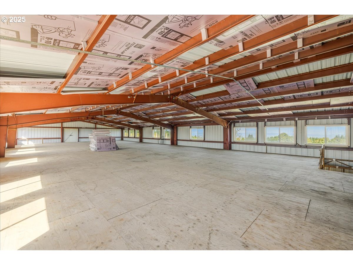 18925 Northeast Jaquith Road Newberg, OR 97132 - Photo 26 of 27 a view of a room with gym equipment