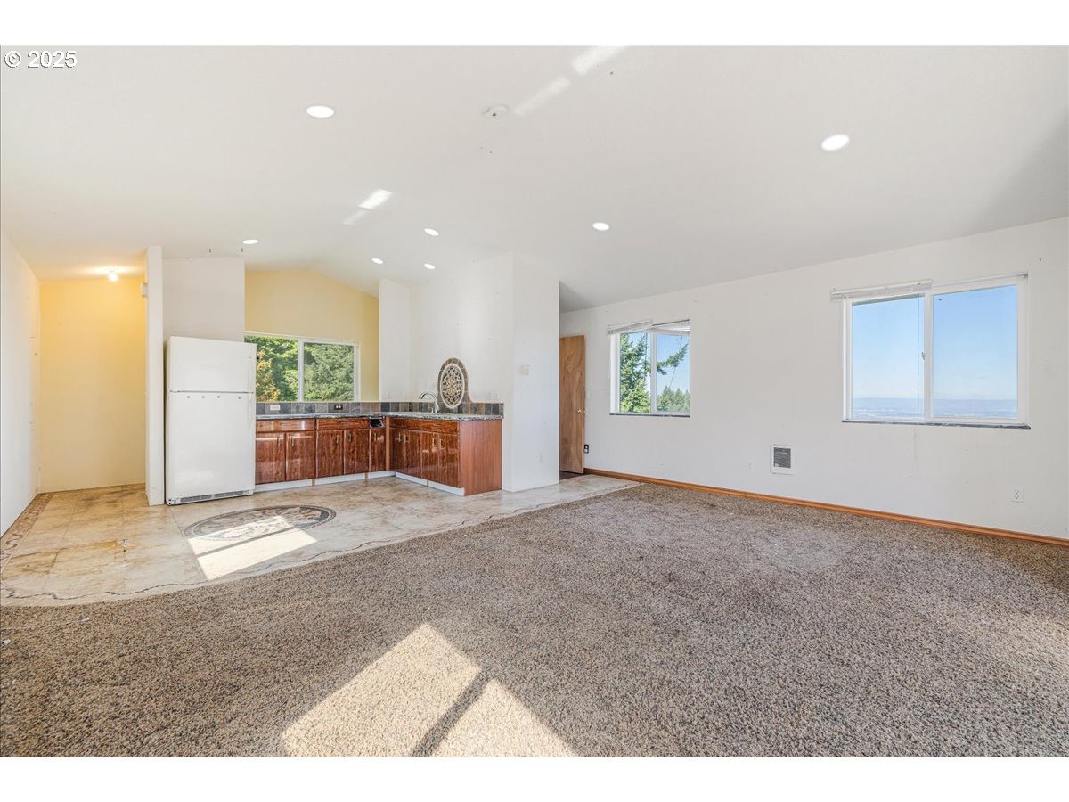 18925 Northeast Jaquith Road Newberg, OR 97132 - Photo 7 of 27 a view of an empty room