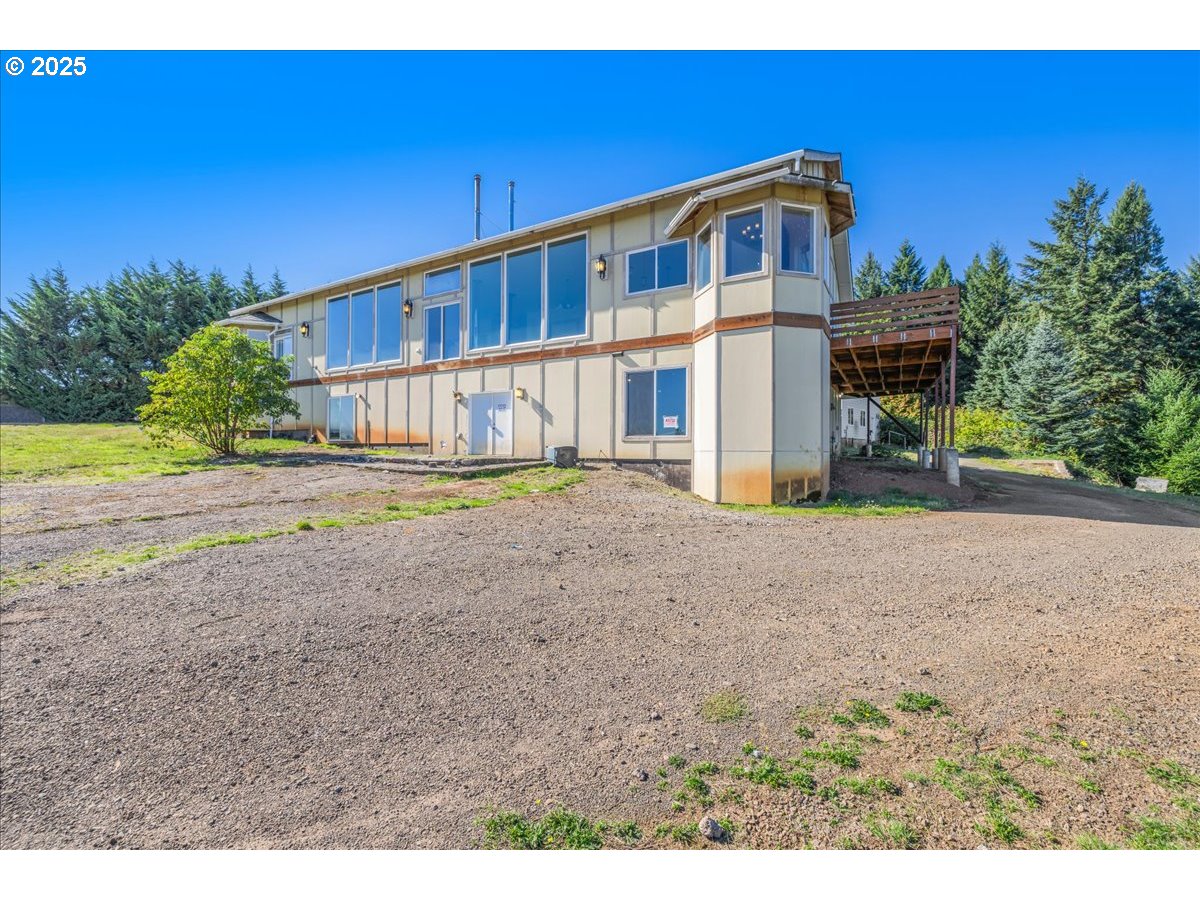 18925 Northeast Jaquith Road Newberg, OR 97132 - Photo 9 of 27 a front view of a house with a yard