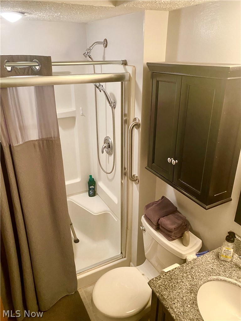 2587 Smith Road Akron, OH 44333 - Photo 20 of 30 Master bath