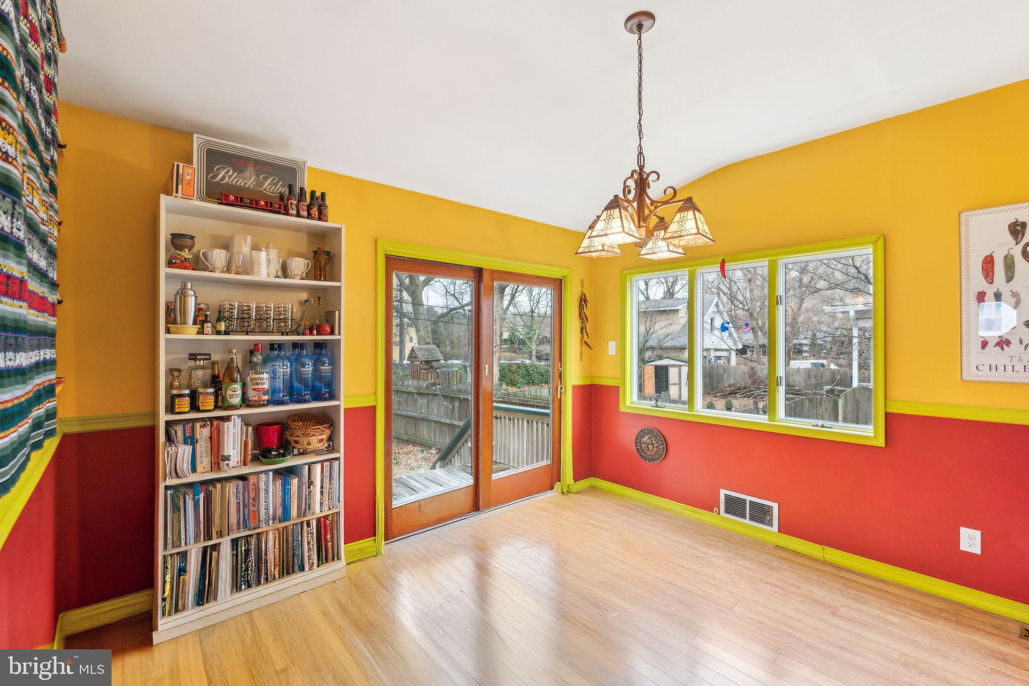 125 Township Line Road Jenkintown, PA 19046 - Photo 20 of 41 a living room with fish tank and a bookshelf