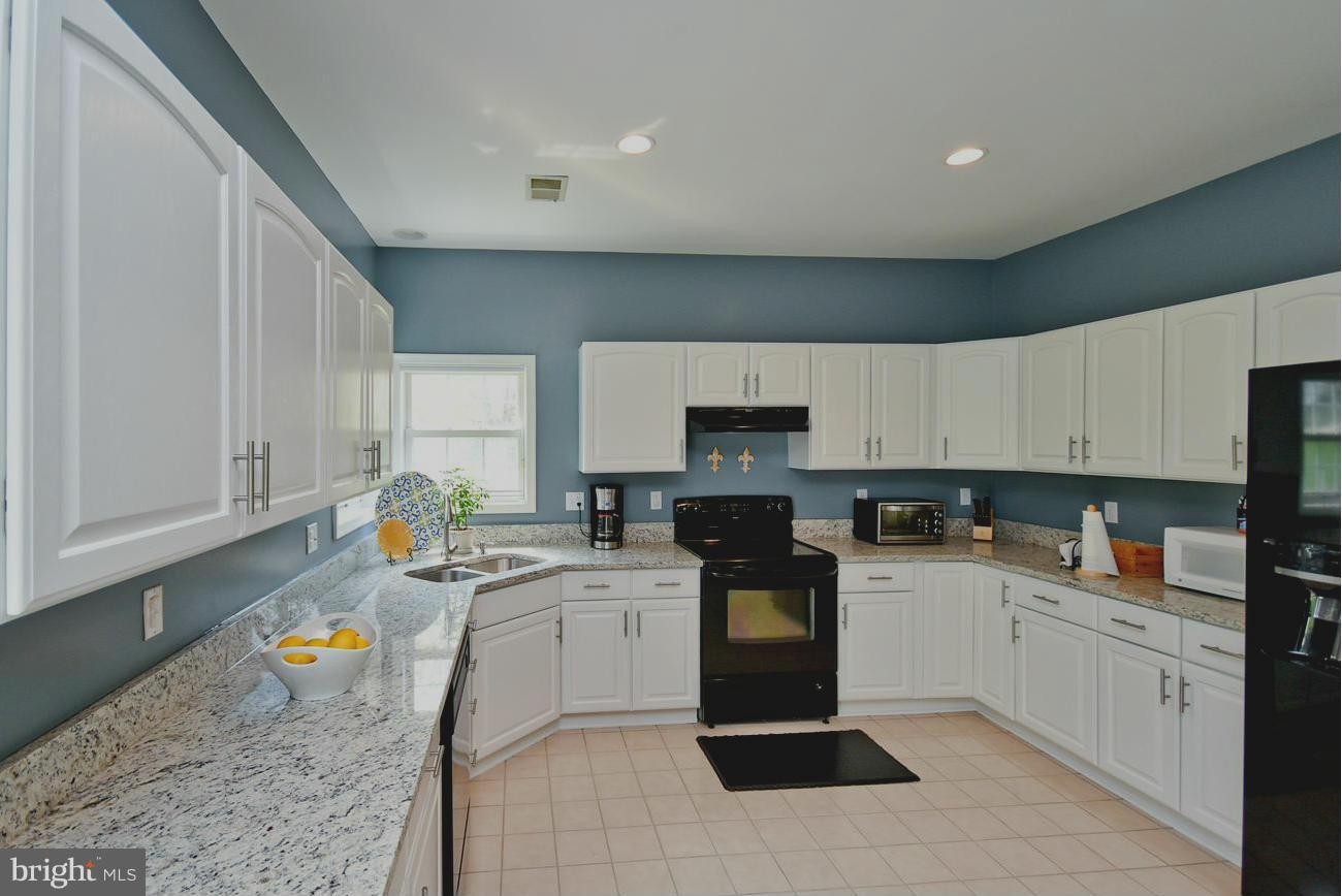 6417 Empty Song Road Columbia, MD 21044 - Photo 11 of 30 Kitchen