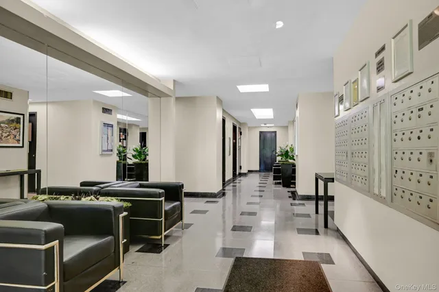 $235,500 | 9 Fordham Hill Ovl, Unit 3C | University Heights