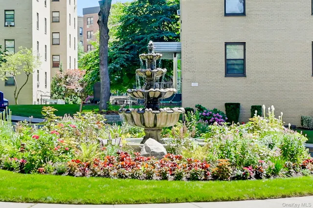 $235,500 | 9 Fordham Hill Ovl, Unit 3C | University Heights