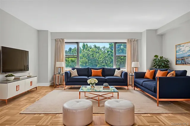 $235,500 | 9 Fordham Hill Ovl, Unit 3C | University Heights