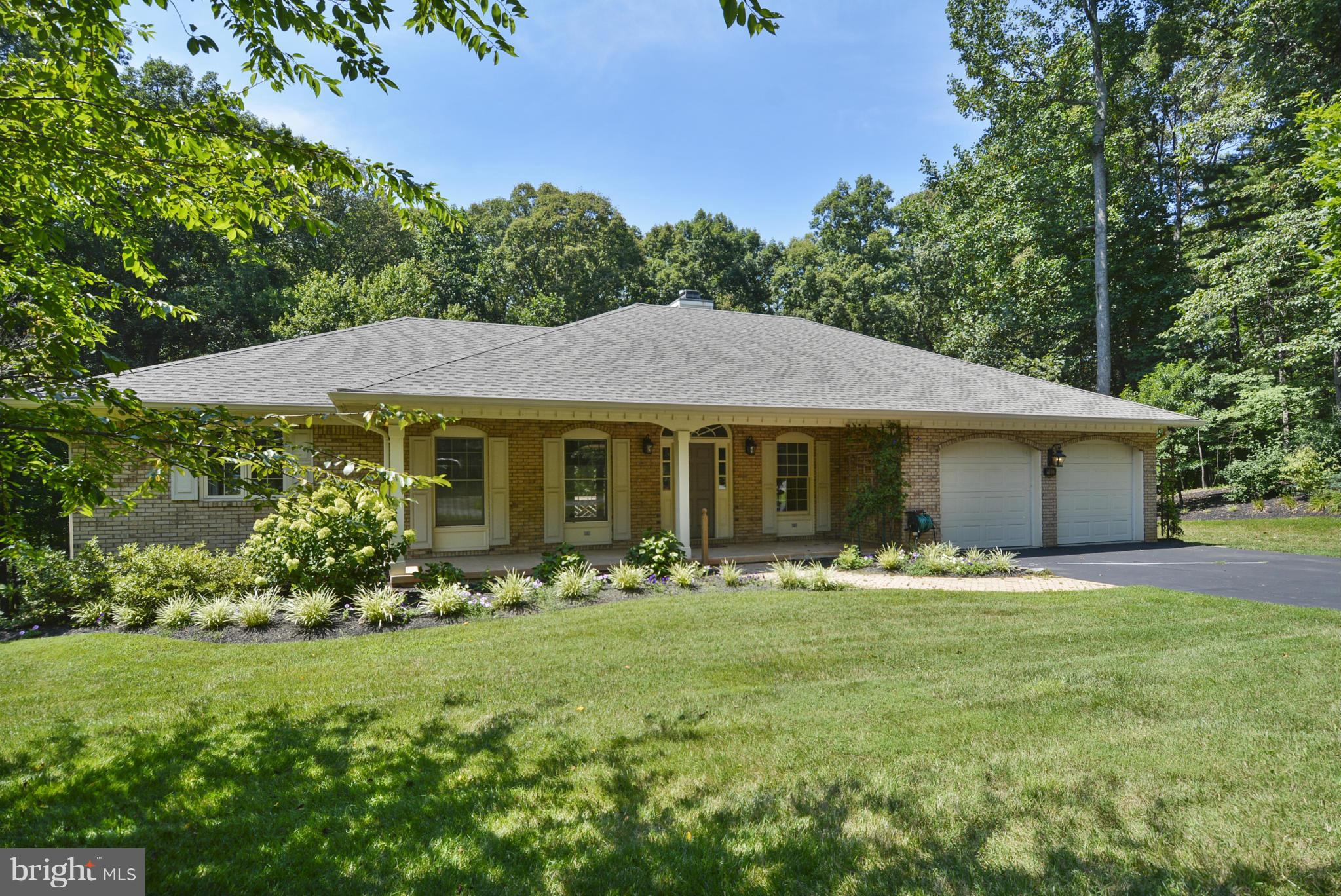 11832 Larry Road Fairfax, VA 22030 - Photo 2 of 29 Exterior (General)