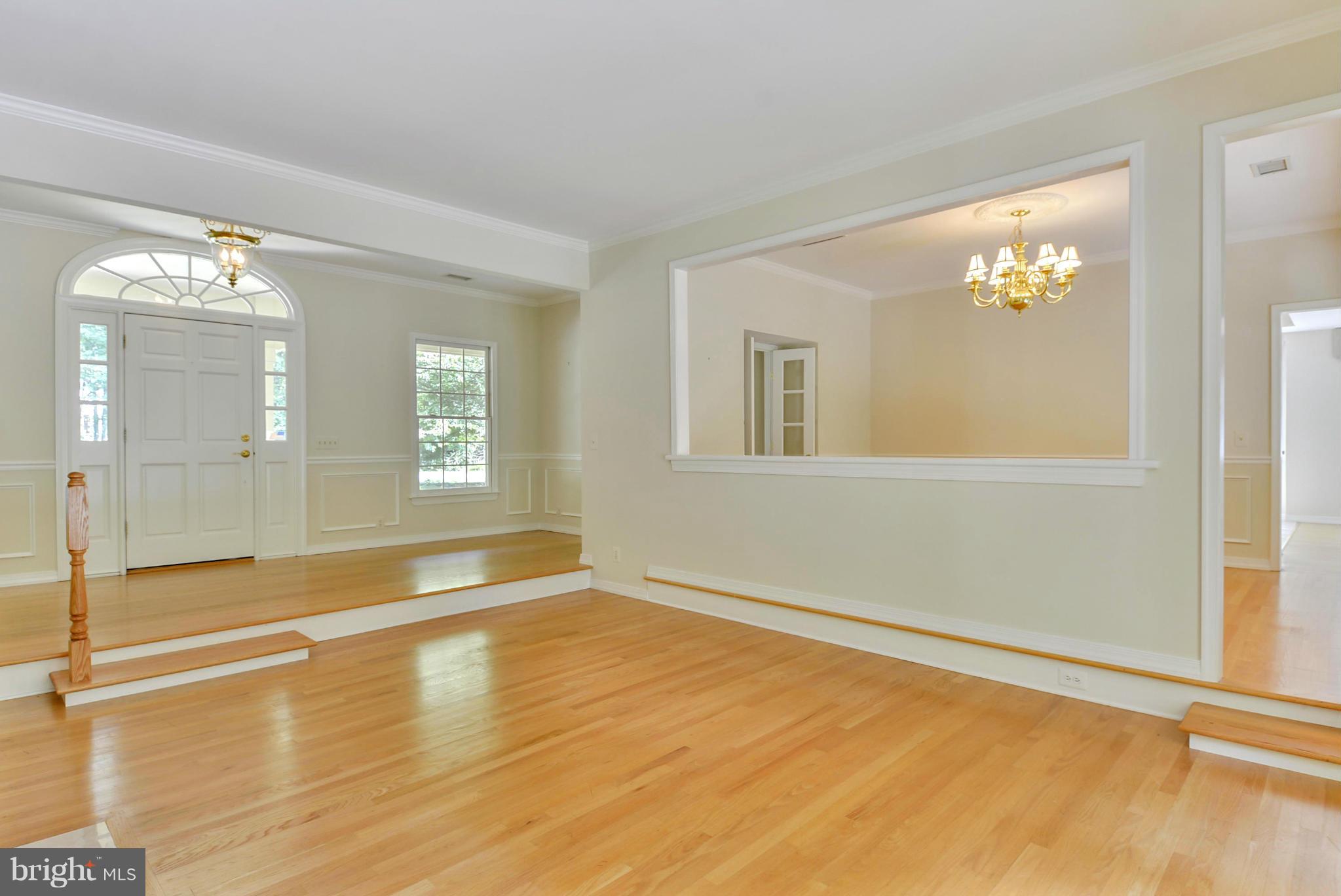 11832 Larry Road Fairfax, VA 22030 - Photo 6 of 29 Living Room