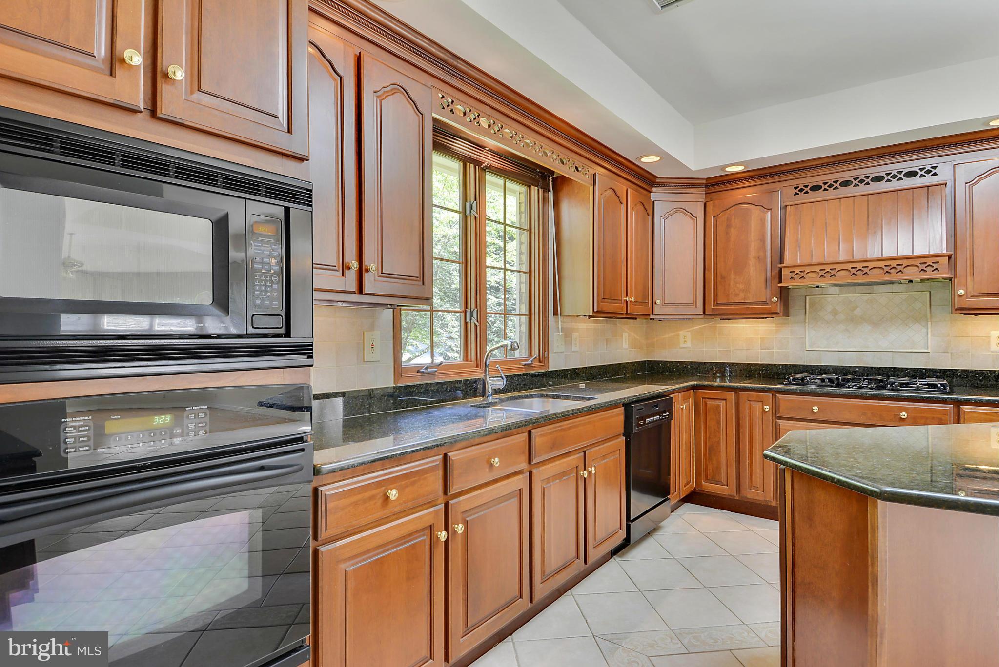 11832 Larry Road Fairfax, VA 22030 - Photo 7 of 29 Kitchen