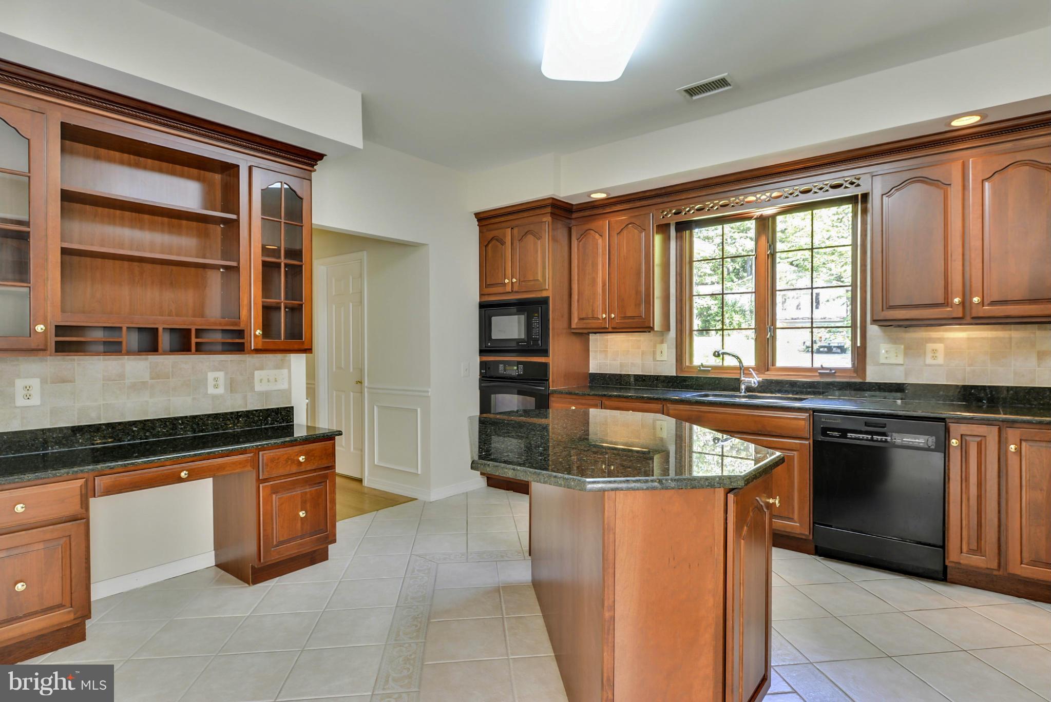 11832 Larry Road Fairfax, VA 22030 - Photo 10 of 29 Kitchen
