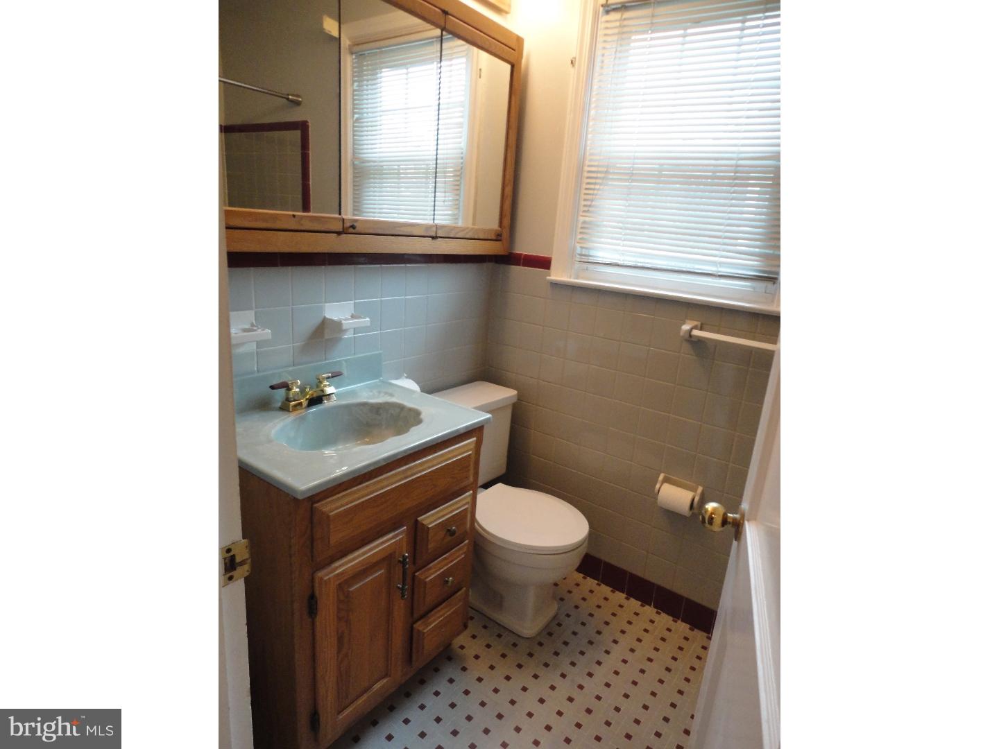 74 Hillview Drive Springfield, PA 19064 - Photo 15 of 25 Bathroom