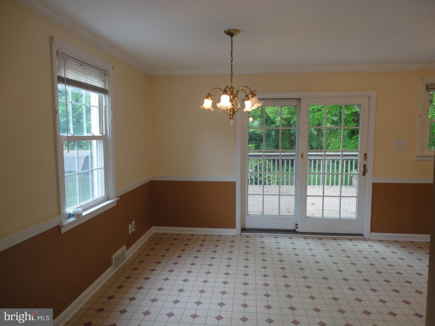 74 Hillview Drive Springfield, PA 19064 - Photo 8 of 25 Dining Room