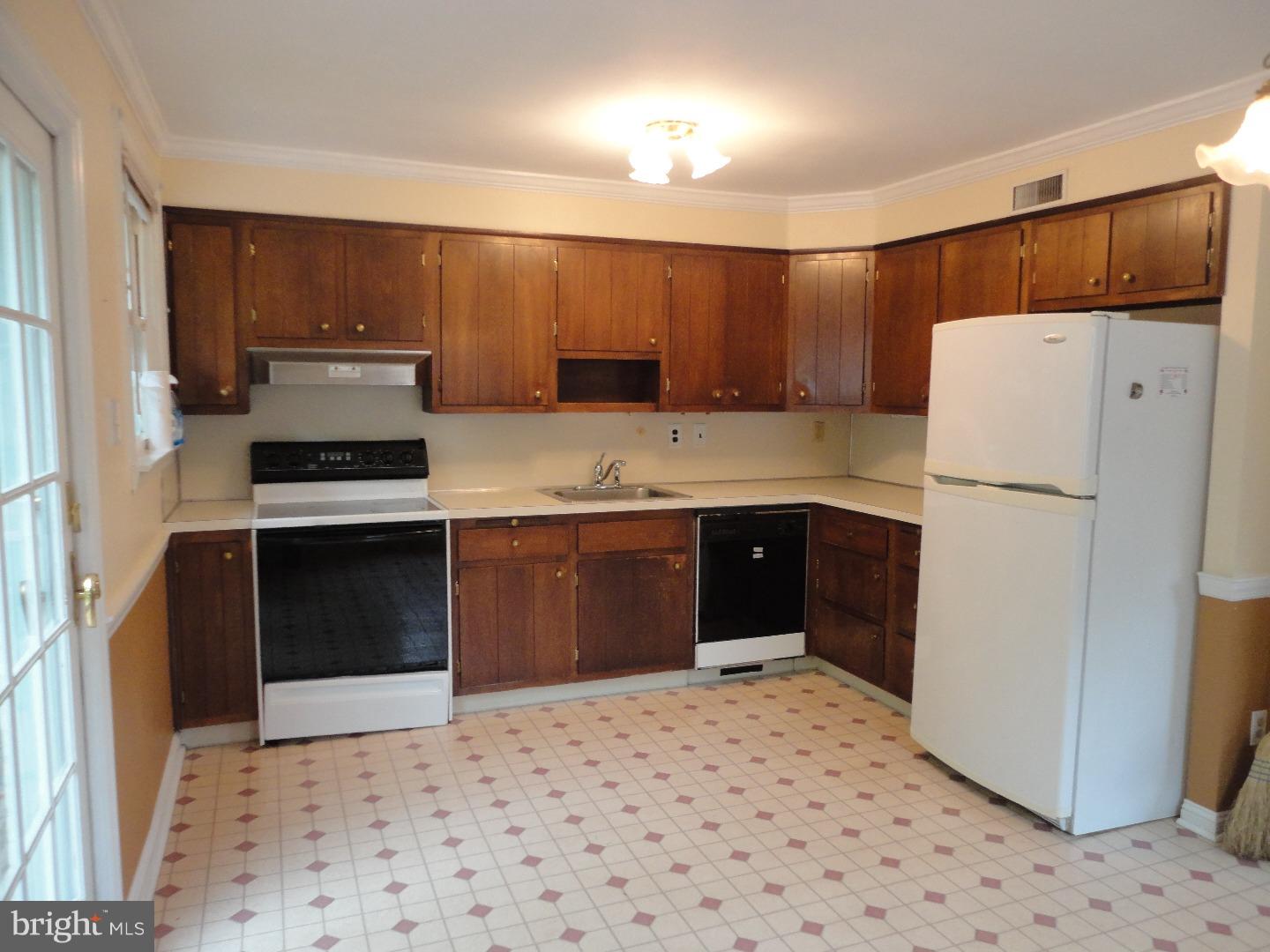 74 Hillview Drive Springfield, PA 19064 - Photo 9 of 25 Kitchen