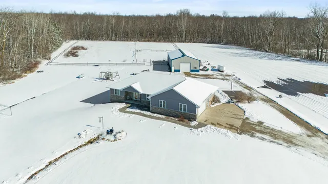 $724,900 | 8464 County Road South, Pulaski, WI 54162