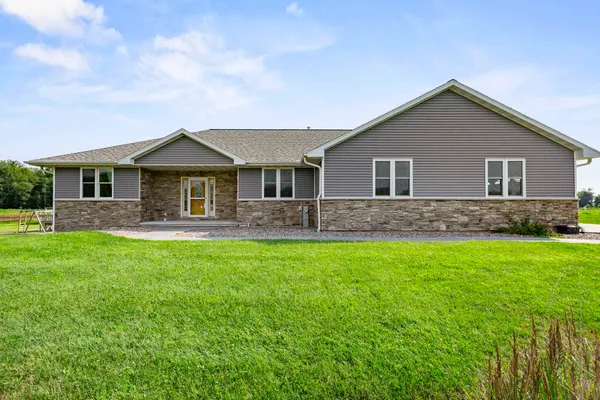 $723,900 | 8464 County Road South, Pulaski, WI 54162
