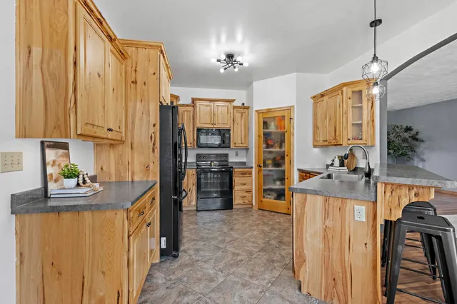 $724,900 | 8464 County Road South, Pulaski, WI 54162