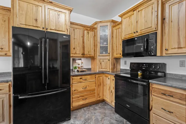 $724,900 | 8464 County Road South, Pulaski, WI 54162