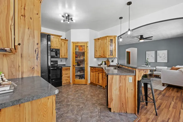 $724,900 | 8464 County Road South, Pulaski, WI 54162