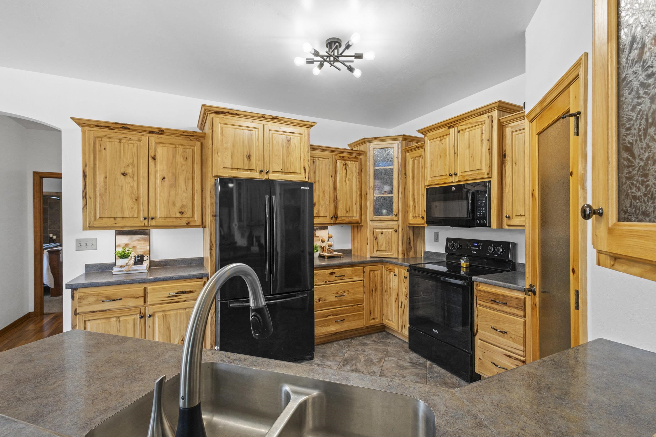 8464 County Road South Pulaski, WI 54162 - Photo 29 of 83