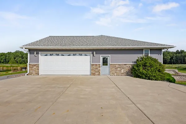 $723,900 | 8464 County Road South, Pulaski, WI 54162