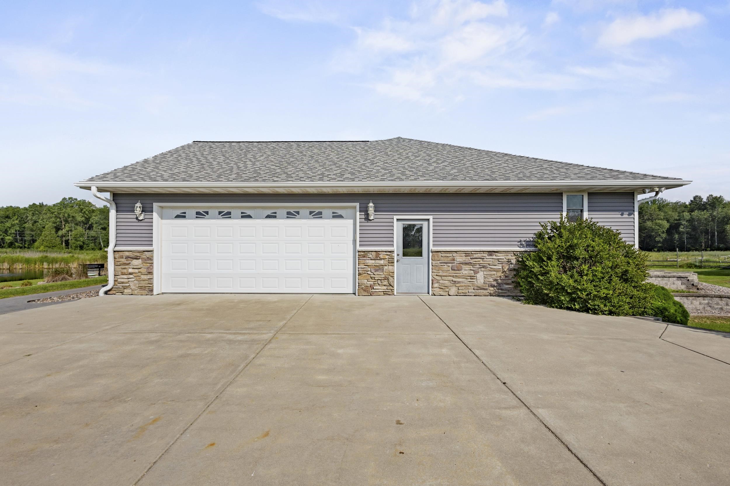 8464 County Road South Pulaski, WI 54162 - Photo 3 of 83