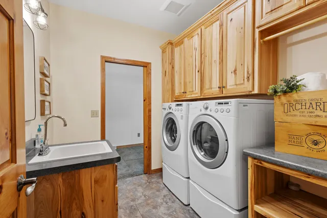 $724,900 | 8464 County Road South, Pulaski, WI 54162