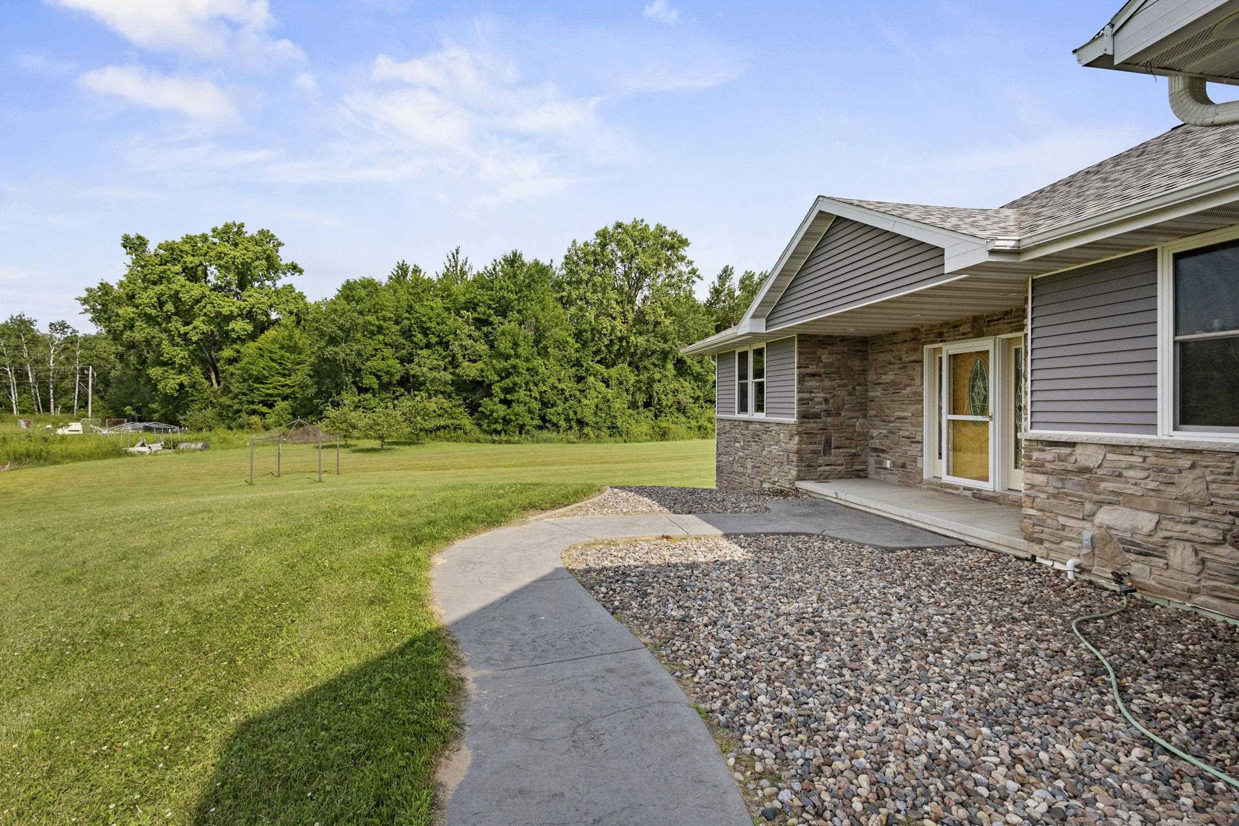 8464 County Road South Pulaski, WI 54162 - Photo 4 of 83