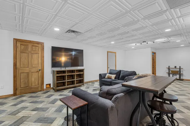 $724,900 | 8464 County Road South, Pulaski, WI 54162