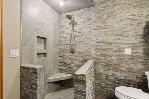 $723,900 | 8464 County Road South, Pulaski, WI 54162