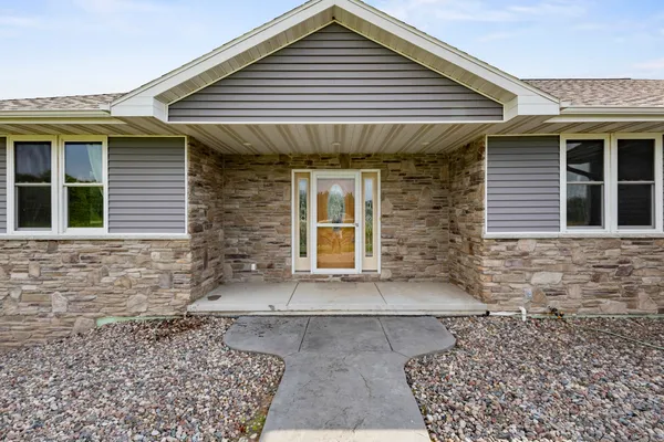 $723,900 | 8464 County Road South, Pulaski, WI 54162