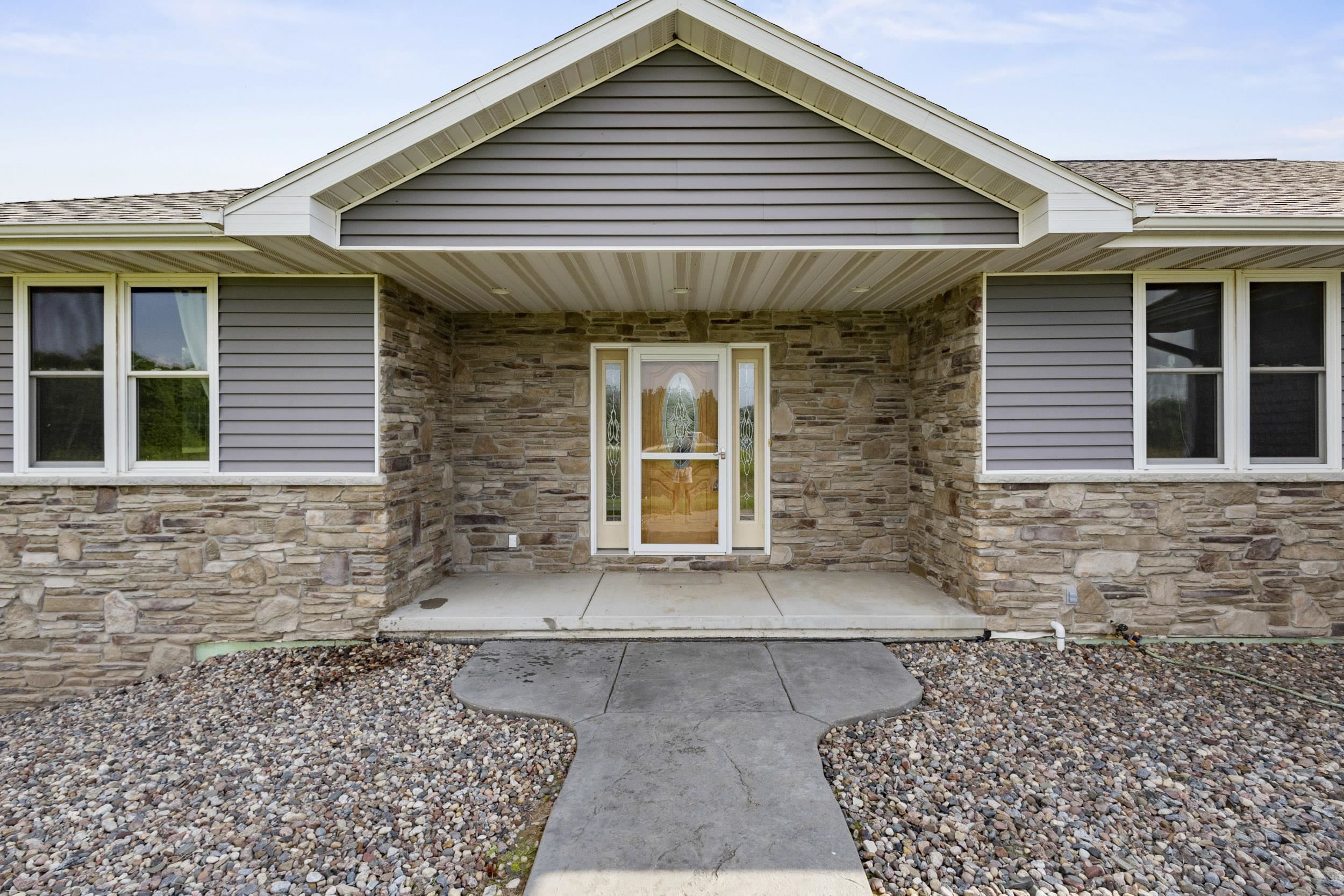 8464 County Road South Pulaski, WI 54162 - Photo 5 of 83