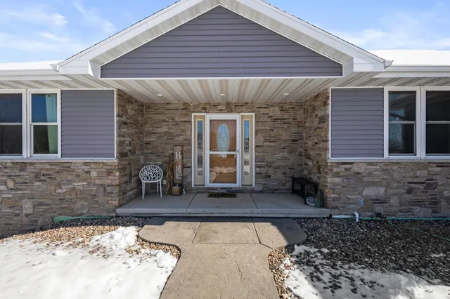 $724,900 | 8464 County Road South, Pulaski, WI 54162