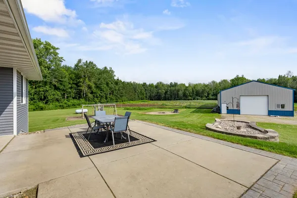 $723,900 | 8464 County Road South, Pulaski, WI 54162
