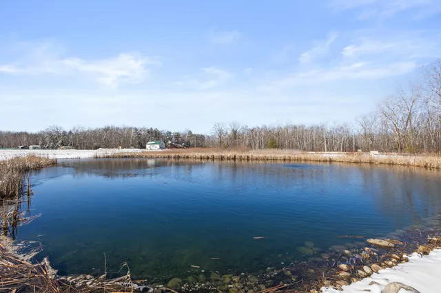 $724,900 | 8464 County Road South, Pulaski, WI 54162