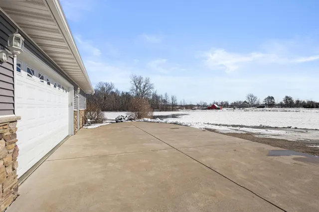 $724,900 | 8464 County Road South, Pulaski, WI 54162