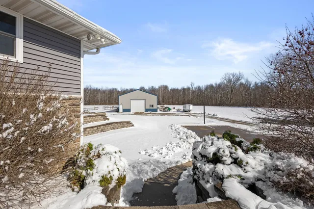 $724,900 | 8464 County Road South, Pulaski, WI 54162