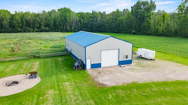 $723,900 | 8464 County Road South, Pulaski, WI 54162