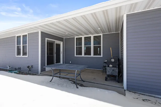 $724,900 | 8464 County Road South, Pulaski, WI 54162