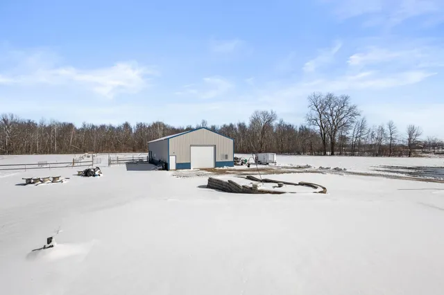 $724,900 | 8464 County Road South, Pulaski, WI 54162