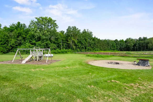 $724,900 | 8464 County Road South, Pulaski, WI 54162