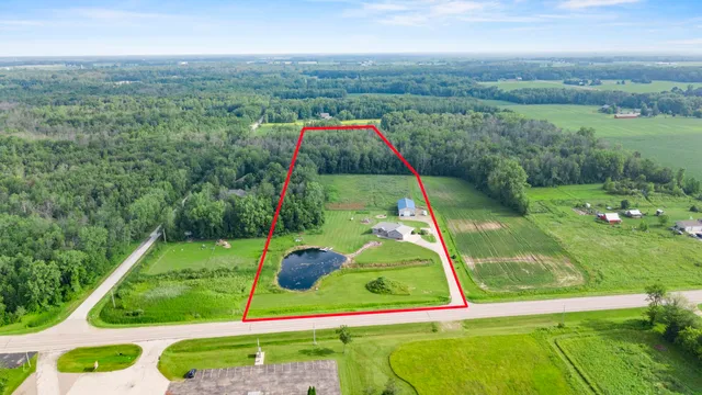 $724,900 | 8464 County Road South, Pulaski, WI 54162