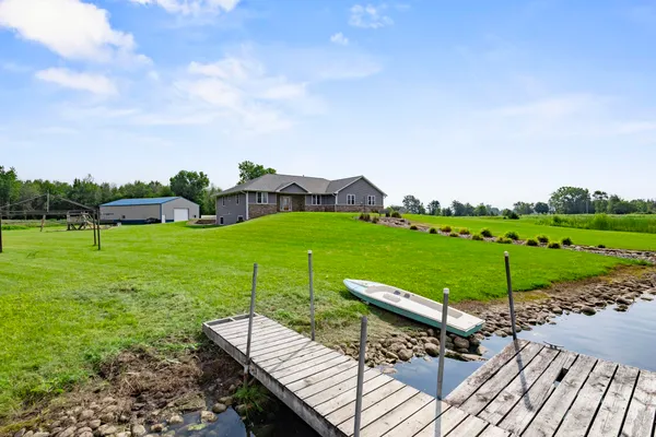 $723,900 | 8464 County Road South, Pulaski, WI 54162