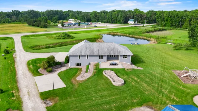 $724,900 | 8464 County Road South, Pulaski, WI 54162