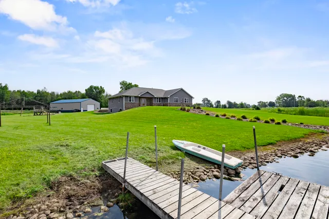 $724,900 | 8464 County Road South, Pulaski, WI 54162
