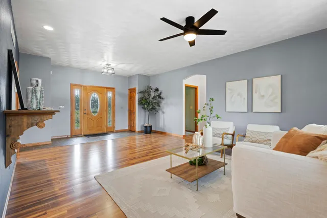 $724,900 | 8464 County Road South, Pulaski, WI 54162