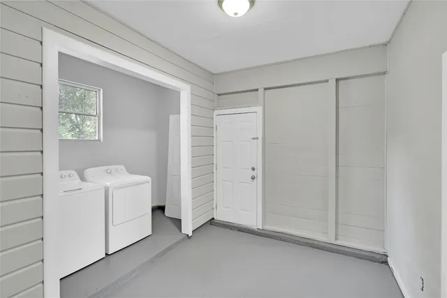 a view of utility room