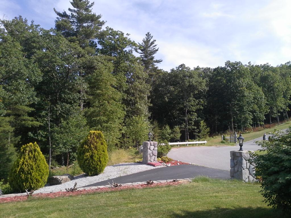 37 Collins Way Pelham, NH 03076 - Photo 3 of 34