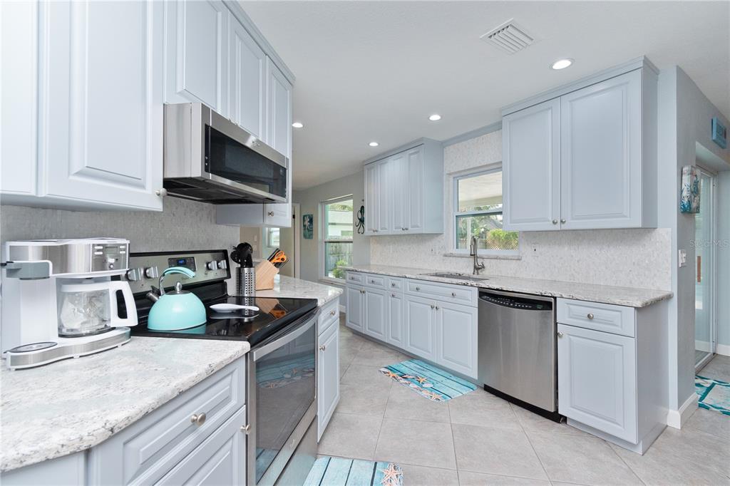 1250 Dinnerbell Lane East Dunedin, FL 34698 - Photo 13 of 44