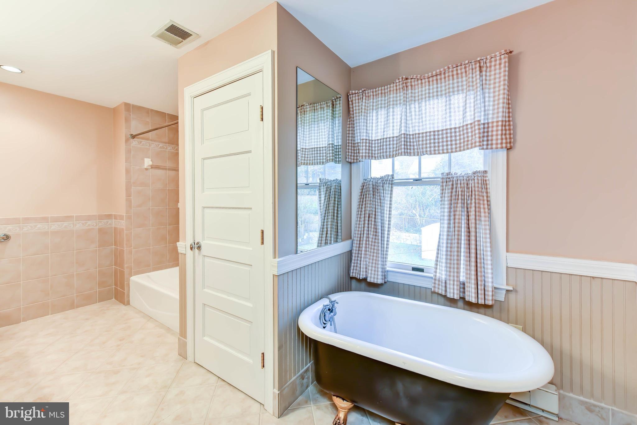 3009 Russell Road Alexandria, VA 22305 - Photo 19 of 30 Bath (Master)